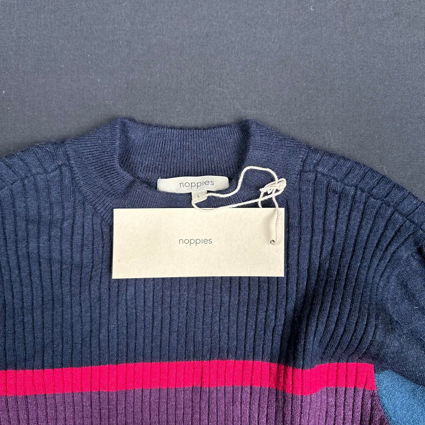 Sweater - Multicolored - Size L - (NEW)