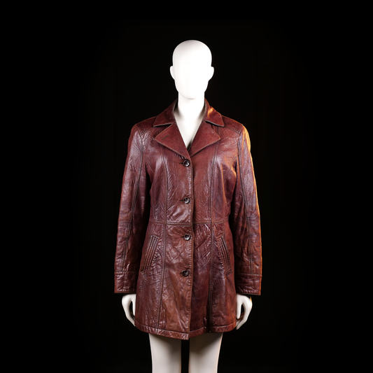 Donna - Leather jacket - Brown - Size 42 - Long leather jacket with a structured fit, pointed lapel collar, and five-button front closure. Features vertical stitched detailing at the waist and front hip pockets.
